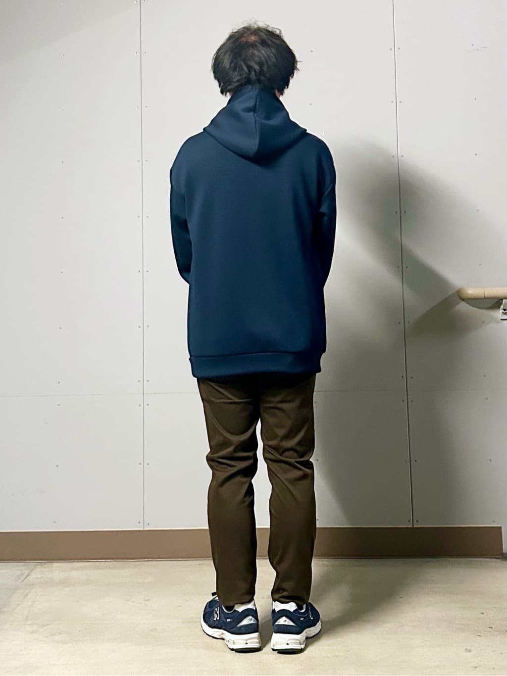 KENJI Iさんの「THE SHOP TK｜【大人の休日スタイルにはこれ！】フロントチェック柄ニットパーカ　洗濯機OK」を使ったコーディネート