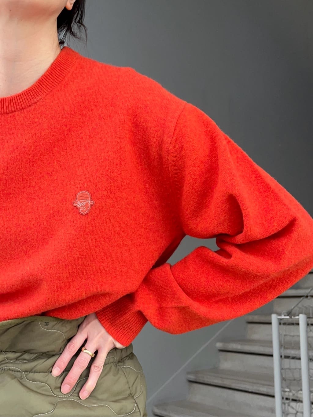 神野（jinno）さんの「TAKEO KIKUCHI｜【Air Palette Knit】ワンポイント カラーニット プルオーバー」を使ったコーディネート