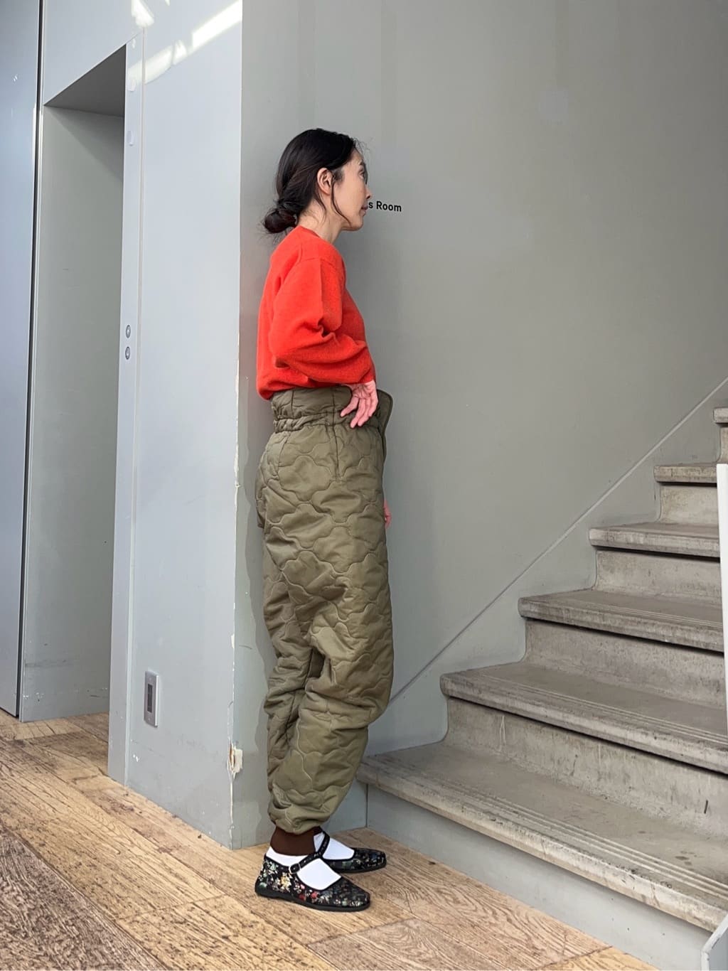 神野（jinno）さんの「TAKEO KIKUCHI｜【Air Palette Knit】ワンポイント カラーニット プルオーバー」を使ったコーディネート