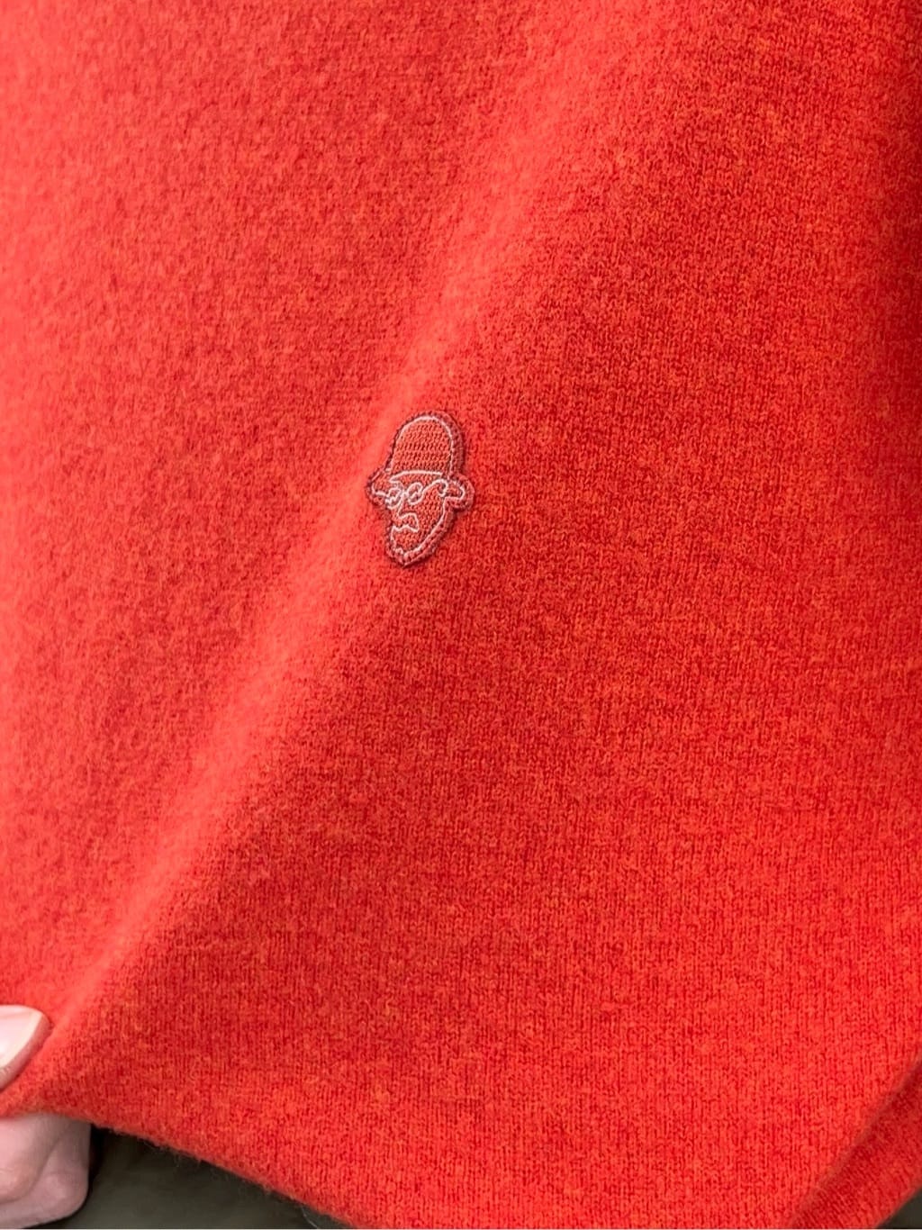 神野（jinno）さんの「TAKEO KIKUCHI｜【Air Palette Knit】ワンポイント カラーニット プルオーバー」を使ったコーディネート