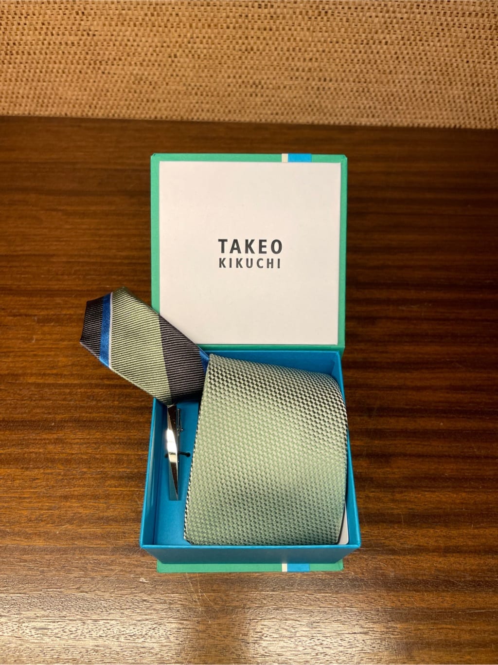 iwさんの「TAKEO KIKUCHI｜【BOXセット】ベーシック メランジ ネクタイ＆タイバー」を使ったコーディネート