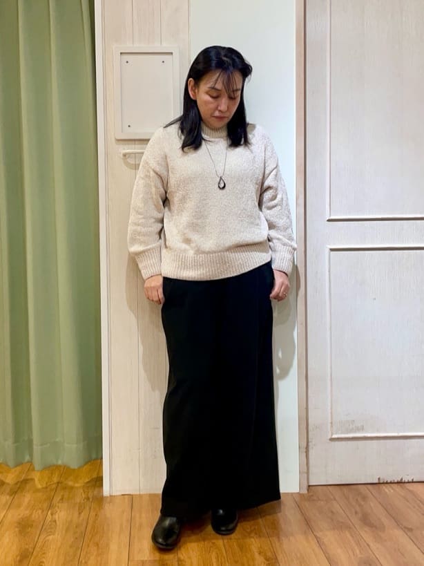 ke-yさんの「SHOO･LA･RUE｜【S-LL】ほんのりラメで女性らしい ベロアモールモックネックニット」を使ったコーディネート