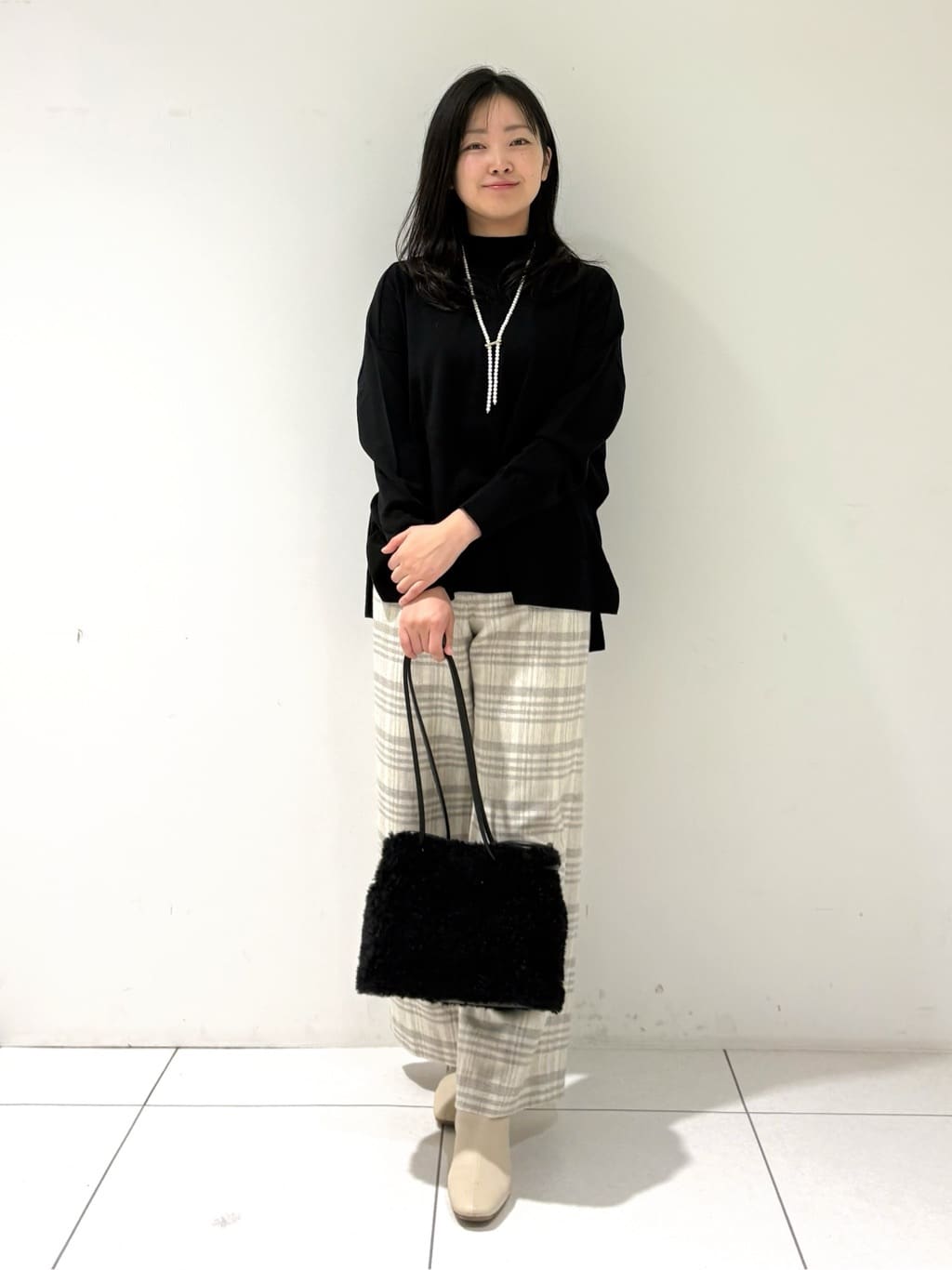 momokoさんの「INDIVI｜【洗える／毛玉になりにくい】エクストラファインウール ハイネックニット」を使ったコーディネート