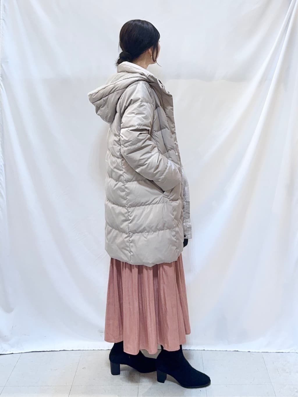 𝐇𝐢𝐫𝐨𝐦𝐢さんの「SHOO･LA･RUE｜【洗濯機可/撥水】フェイクファーフード ロングダウン」を使ったコーディネート