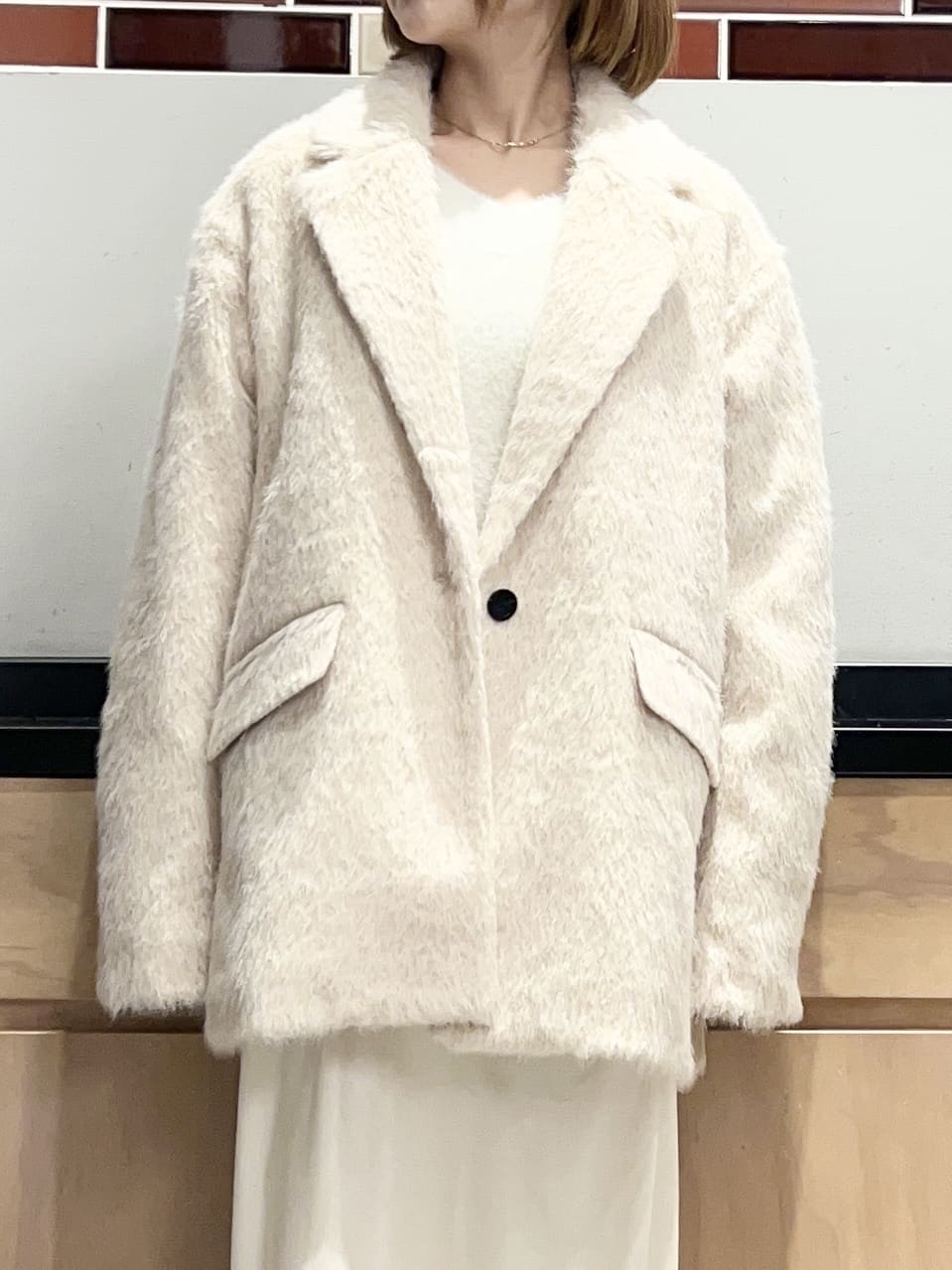 かのさんの「THE SHOP TK｜纏うだけで大人上品 シャギーチェスターハーフコート」を使ったコーディネート