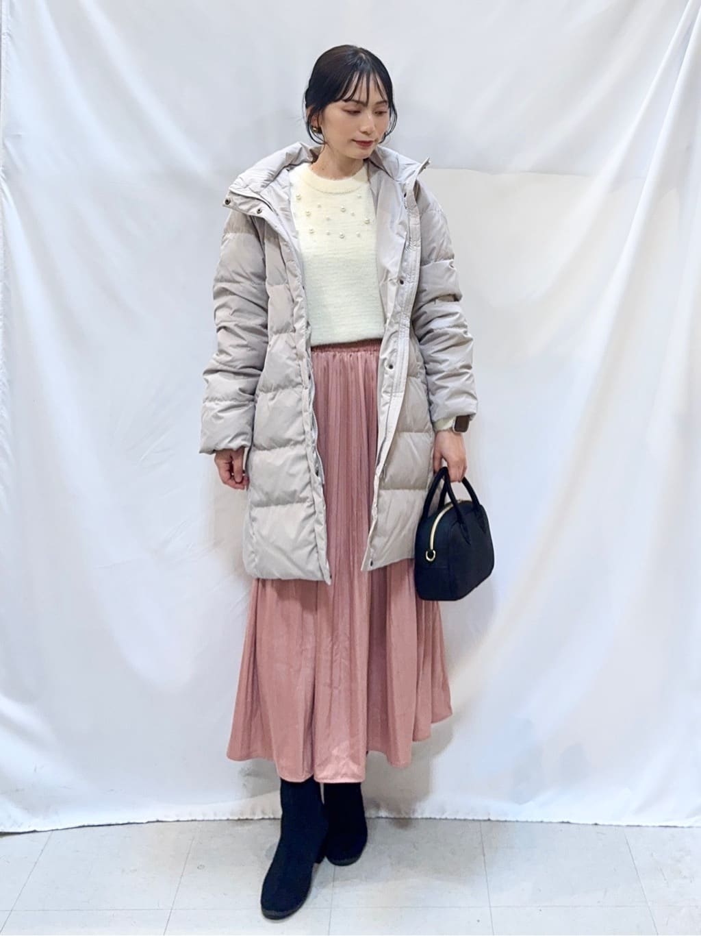 𝐇𝐢𝐫𝐨𝐦𝐢さんの「SHOO･LA･RUE｜【洗濯機可/撥水】フェイクファーフード ロングダウン」を使ったコーディネート