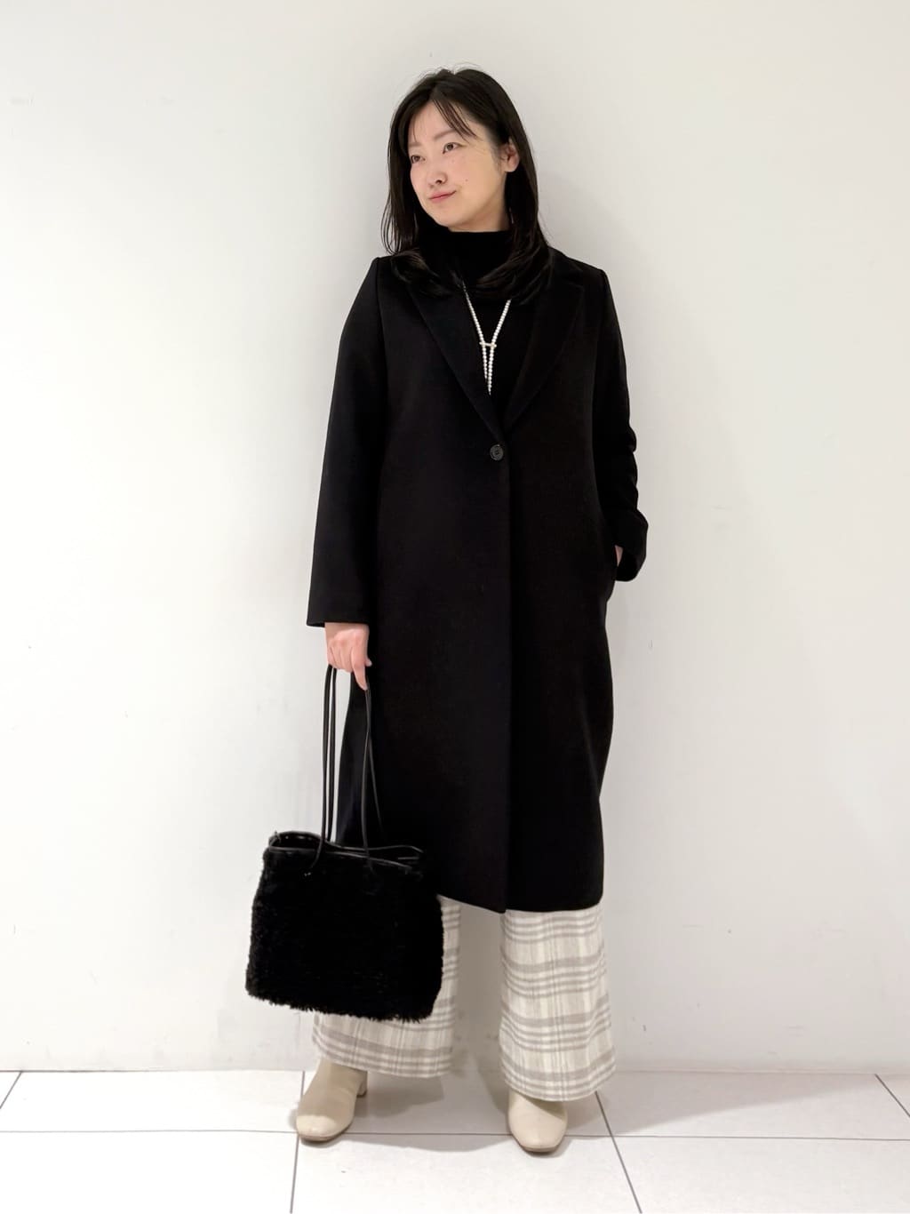 momokoさんの「INDIVI｜【洗える／毛玉になりにくい】エクストラファインウール ハイネックニット」を使ったコーディネート