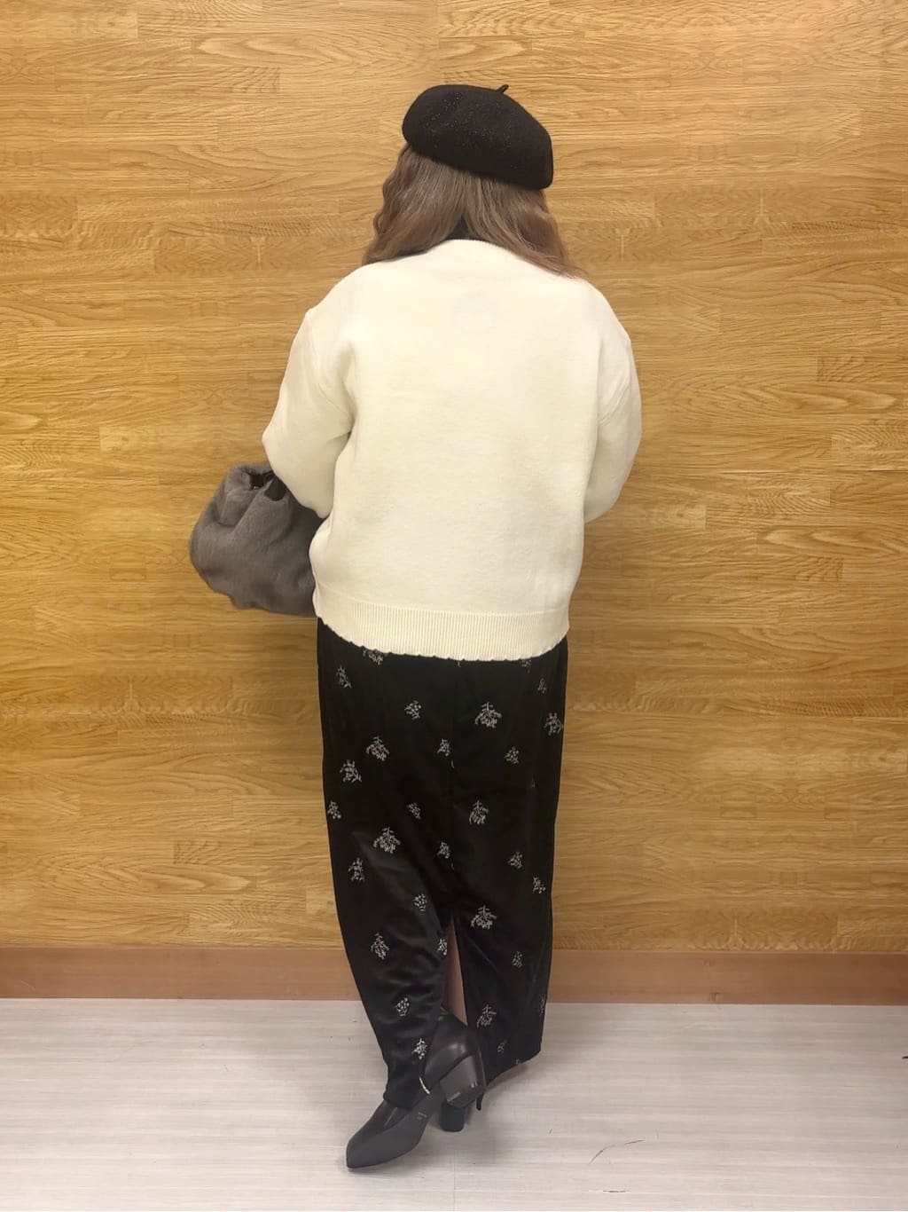 ぁむさんの「SHOO･LA･RUE｜【洗濯機可/S-LL】裾スカラップが差がつく コード刺繍ロゴニット」を使ったコーディネート