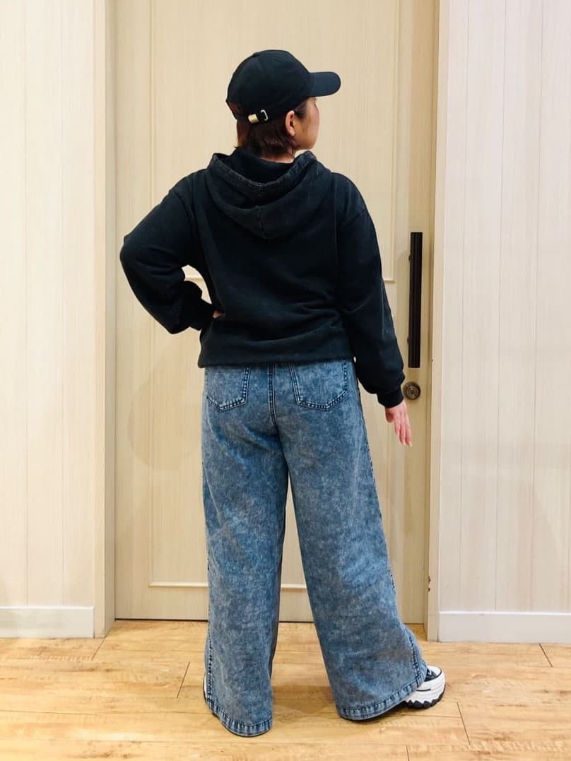 YYYさんの「SHOO･LA･RUE｜【洗濯機可】ポケット付きが嬉しい ケミカル加工フーディ―」を使ったコーディネート