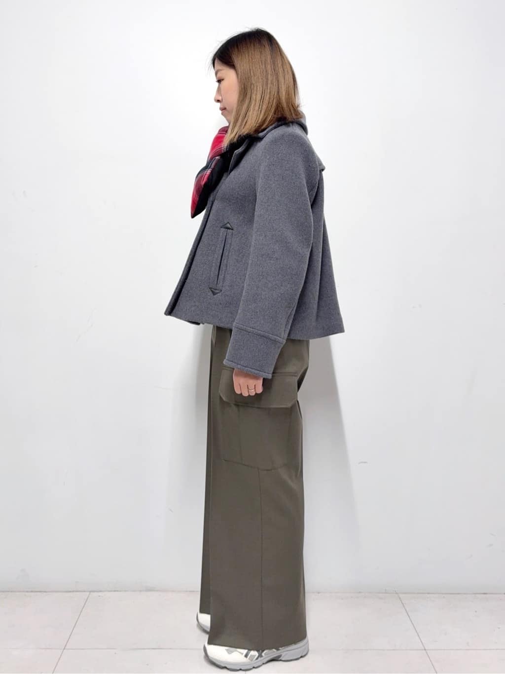 Nishijimaさんの「DRESSTERIOR｜フランネルチェック ダウンマフラー」を使ったコーディネート