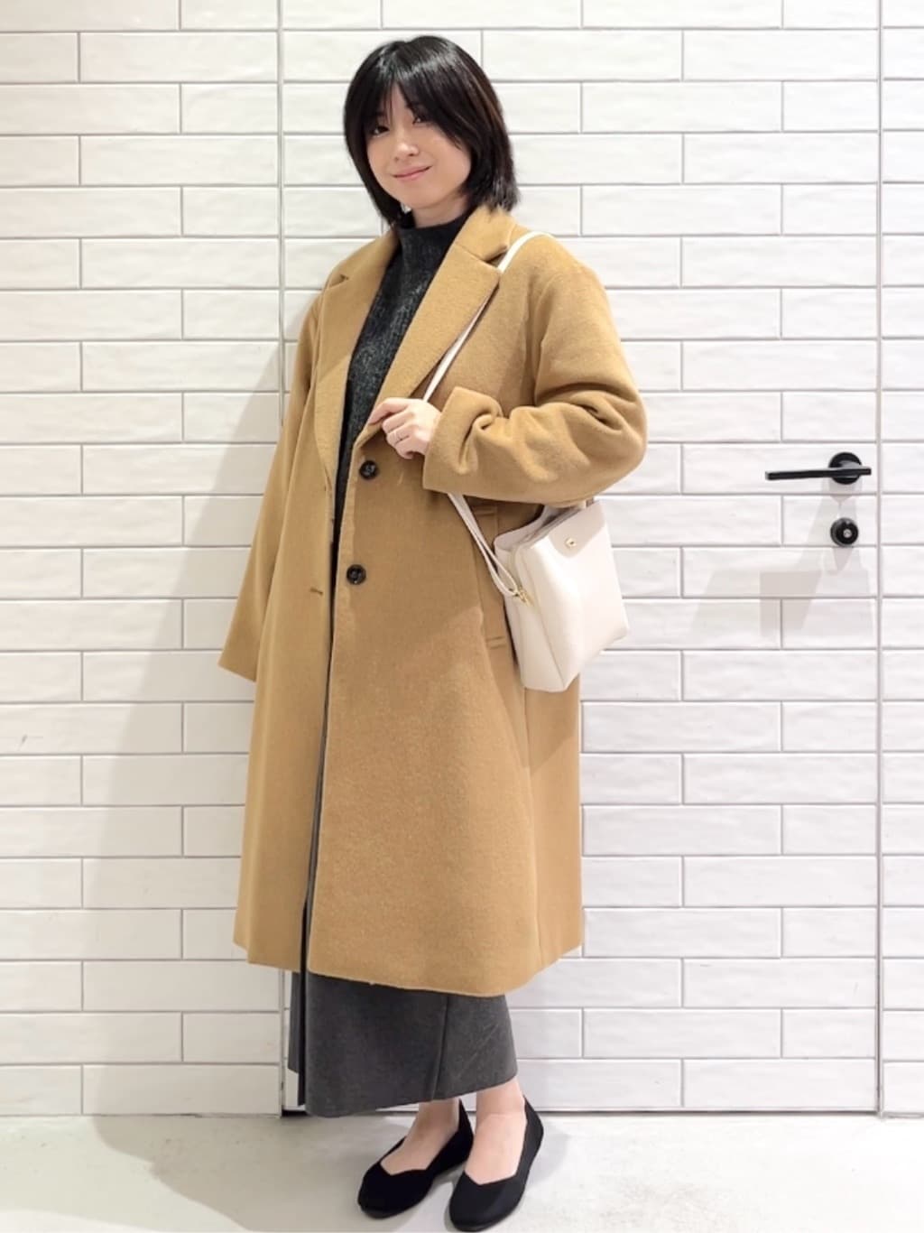 しおりさんの「OPAQUE.CLIP｜カシミヤブレンドウールチェスターコート」を使ったコーディネート