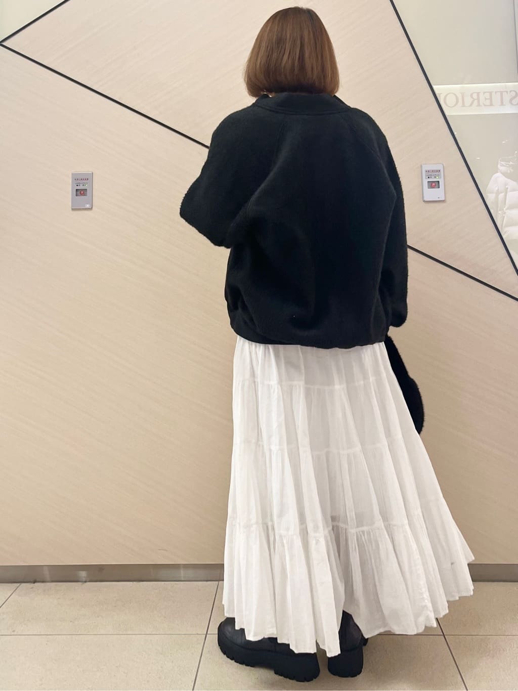 yahataさんの「DRESSTERIOR｜◆コンパクトフェイクファーバッグ」を使ったコーディネート