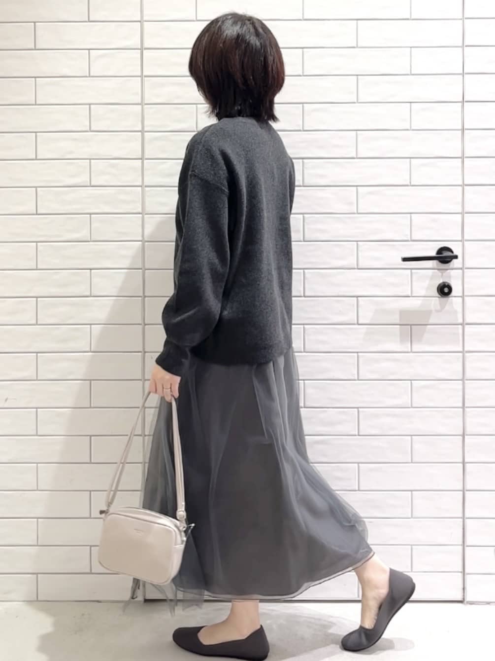しおりさんの「OPAQUE.CLIP｜サイド編地切替ニットトップス／セットアップ対応【洗濯機OK】」を使ったコーディネート