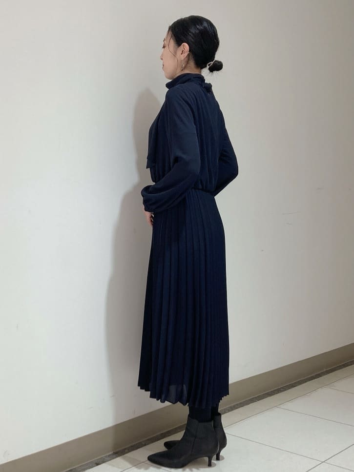 環さんの「UNTITLED｜◆【フォーマル/洗える】ボウタイ プリーツワンピース」を使ったコーディネート