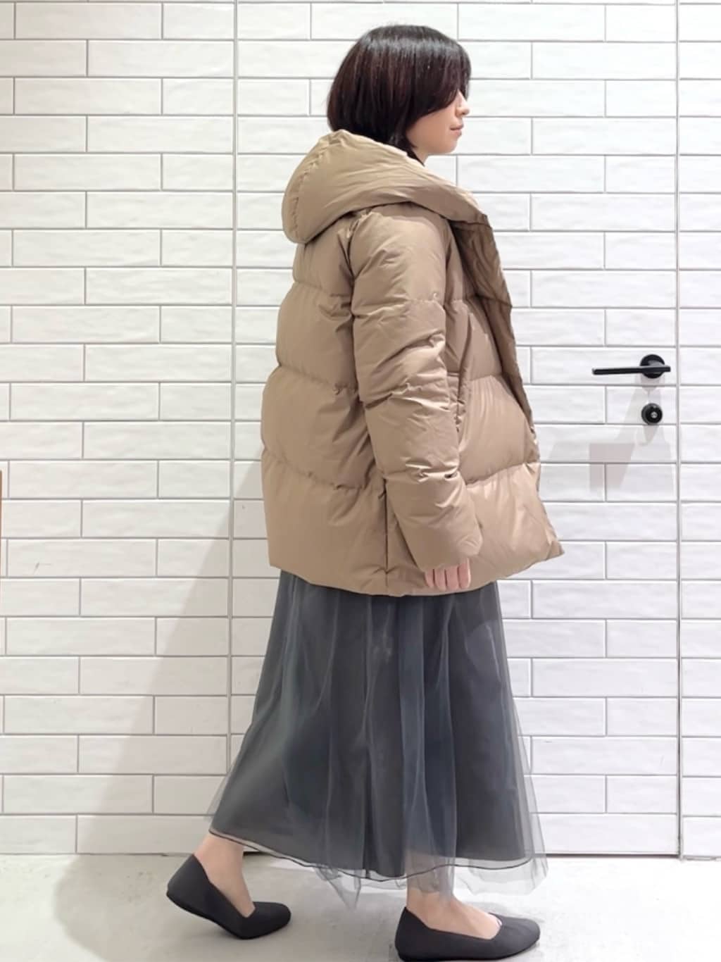 しおりさんの「OPAQUE.CLIP｜撥水フードミドルダウンコート【防風／抗菌防臭／洗濯機OK】《S～LL》」を使ったコーディネート