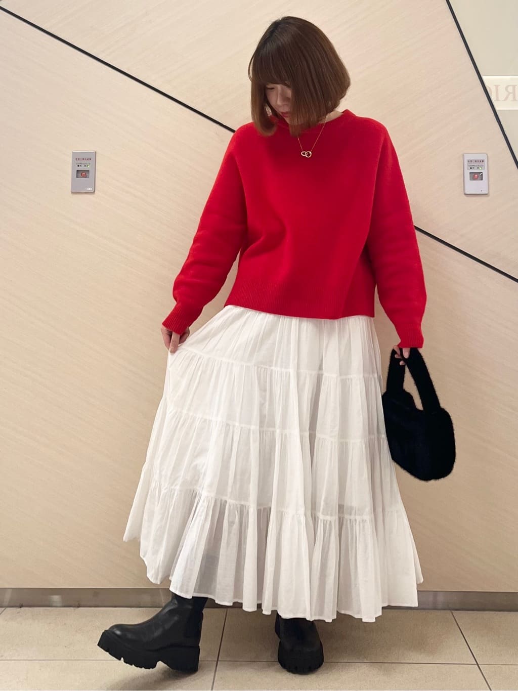 yahataさんの「DRESSTERIOR｜◆コンパクトフェイクファーバッグ」を使ったコーディネート