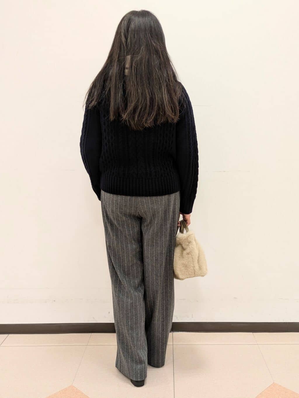 ともさんの「UNTITLED｜【洗える】スポンディッシュ ケーブル柄ニット」を使ったコーディネート