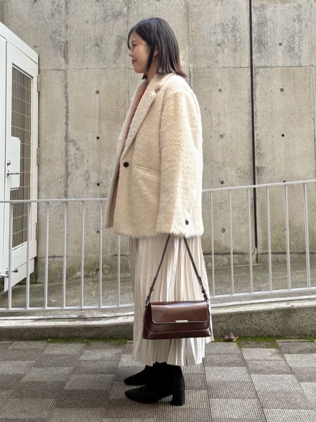 chさんの「THE SHOP TK｜纏うだけで大人上品 シャギーチェスターハーフコート」を使ったコーディネート