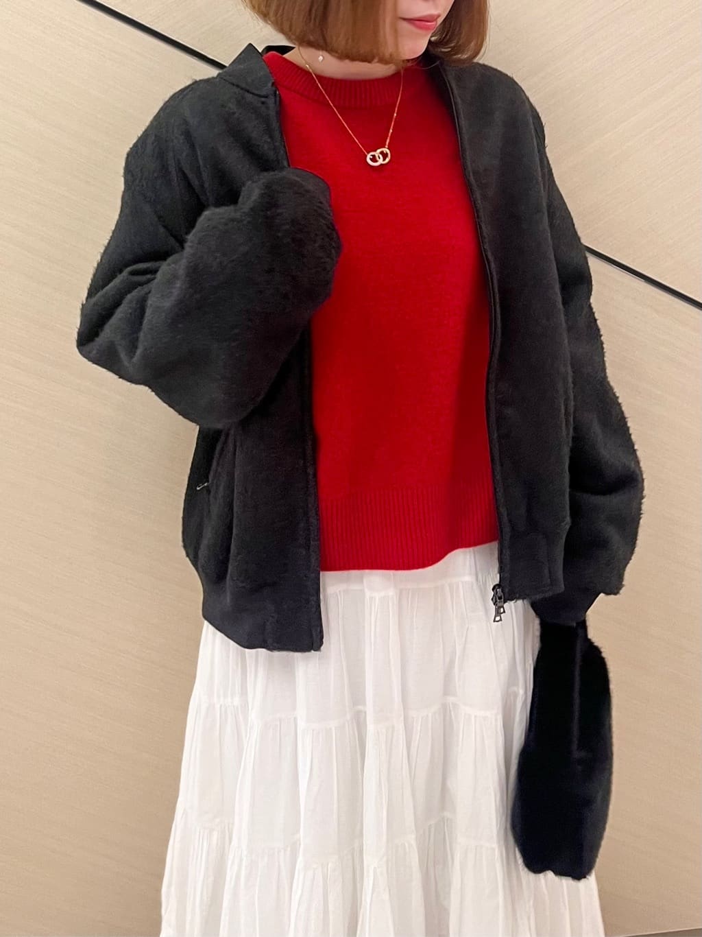 yahataさんの「DRESSTERIOR｜◆コンパクトフェイクファーバッグ」を使ったコーディネート