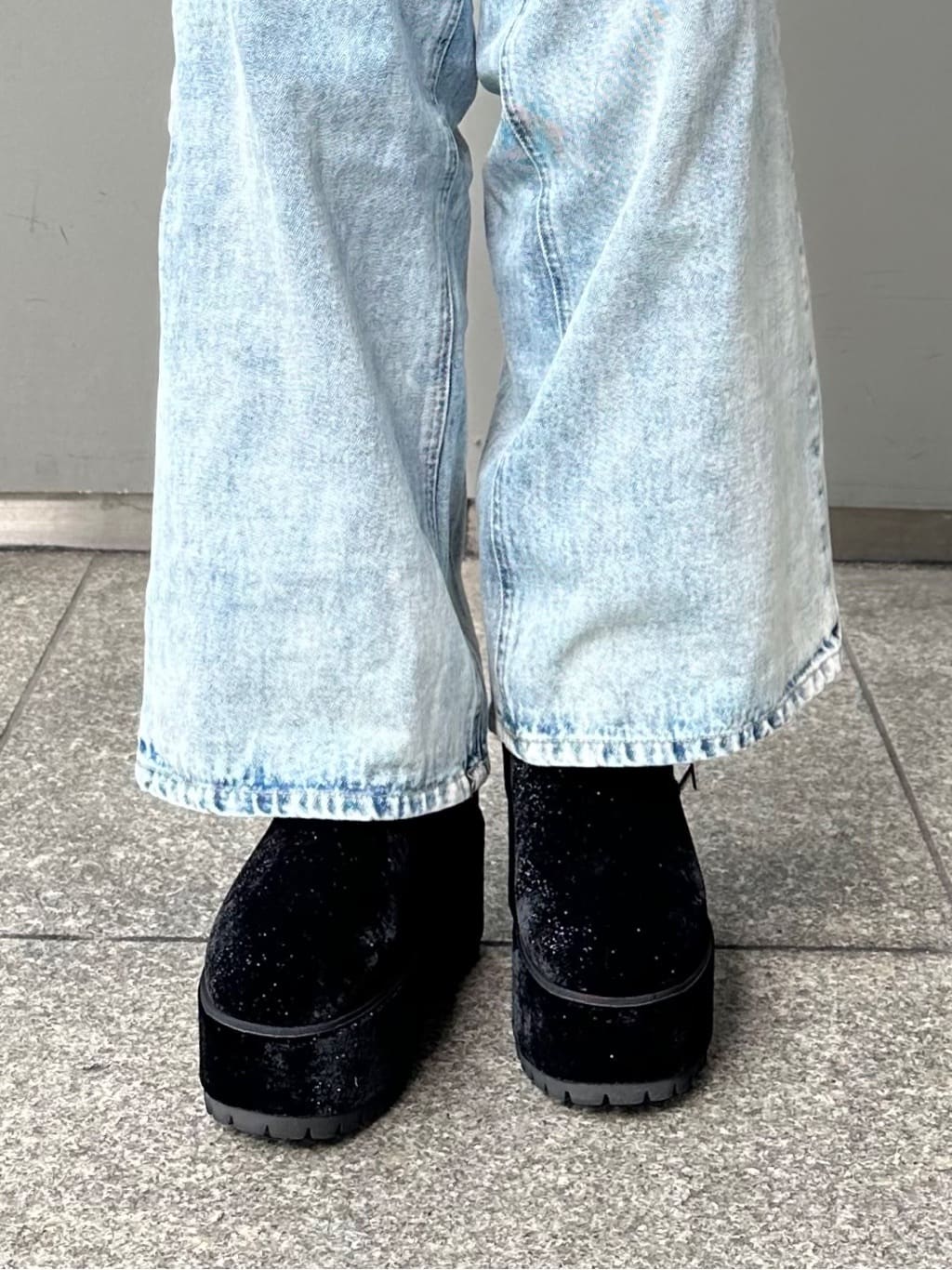 あずみさんの「ESPERANZA｜【EC先行販売】厚底レースアップリボンフェイクムートンブーツ」を使ったコーディネート