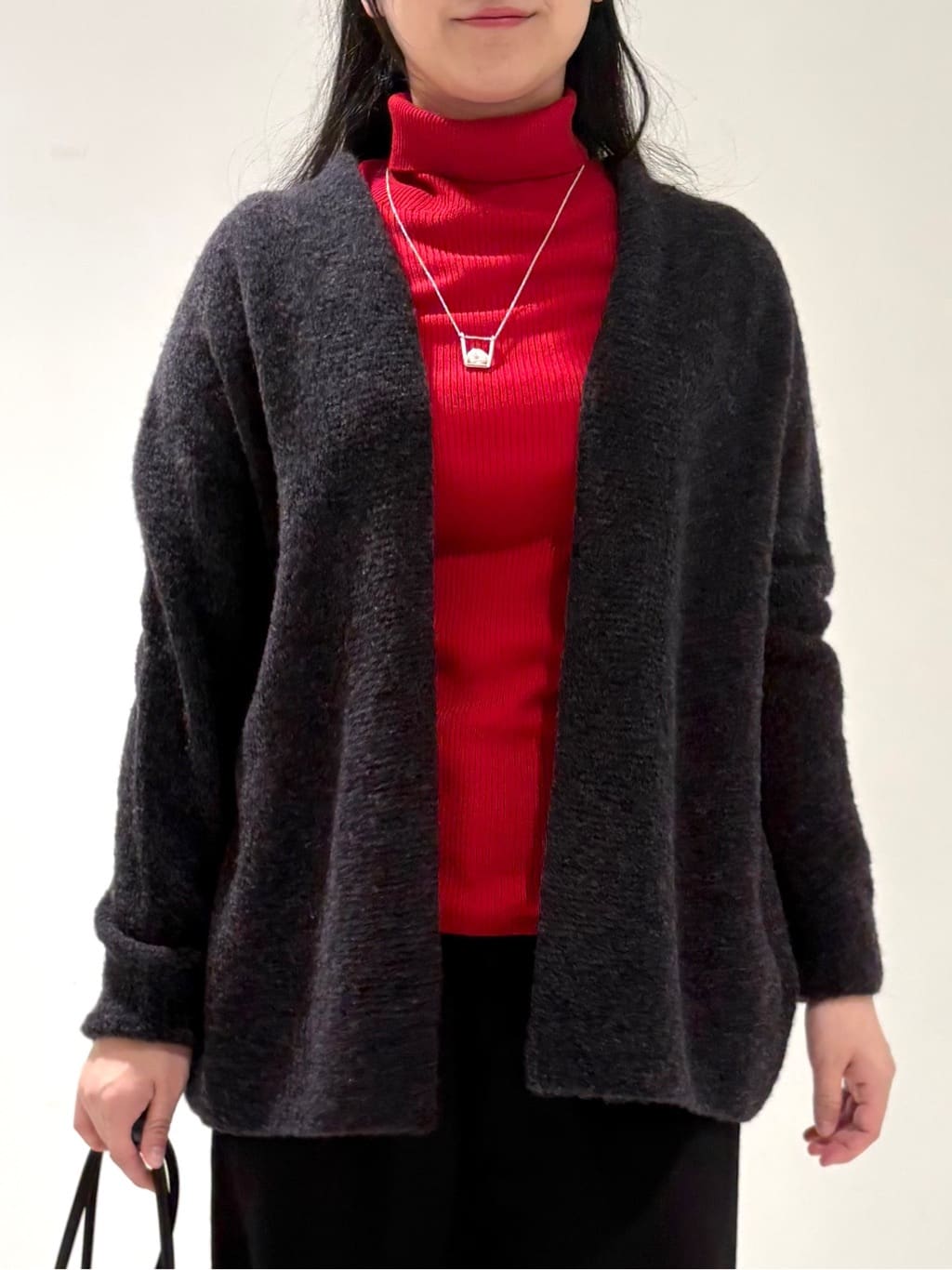momokoさんの「INDIVI｜【エアリー素材】ブークレ着流しニットカーディガン」を使ったコーディネート