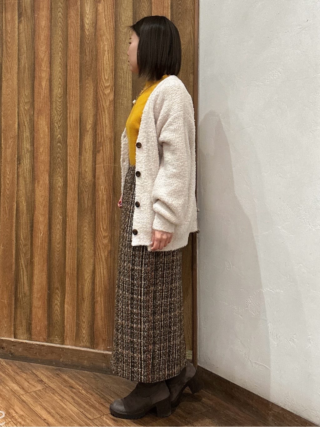saaさんの「SHOO･LA･RUE｜【S-LL】ミックスカラーで高見え ラメツイード ナロースカート」を使ったコーディネート