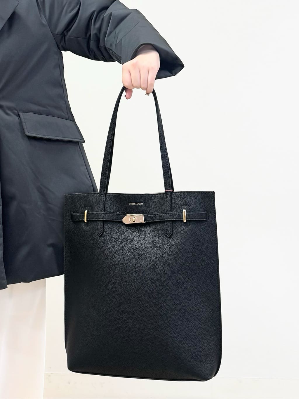 なかもとあきさんの「DRESSTERIOR｜ストレッチヴィンテージサテンナロースカート」を使ったコーディネート