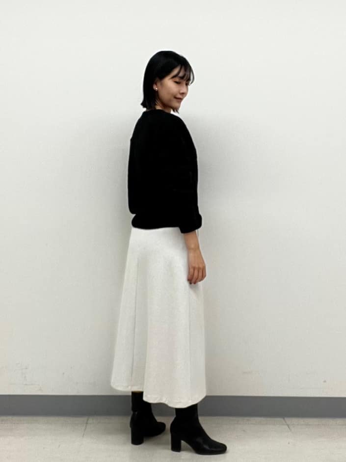 hinanoさんの「INDIVI｜【洗える】ラメニットカーディガン」を使ったコーディネート
