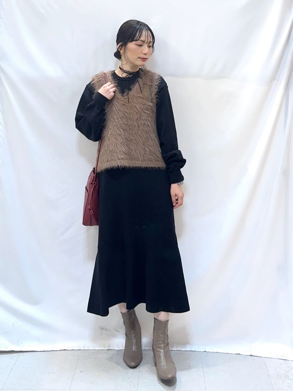 𝐇𝐢𝐫𝐨𝐦𝐢さんの「SHOO･LA･RUE｜【洗濯機可/S-LL】スタイルがすっきりに見える 裾マーメイドニットワンピース」を使ったコーディネート