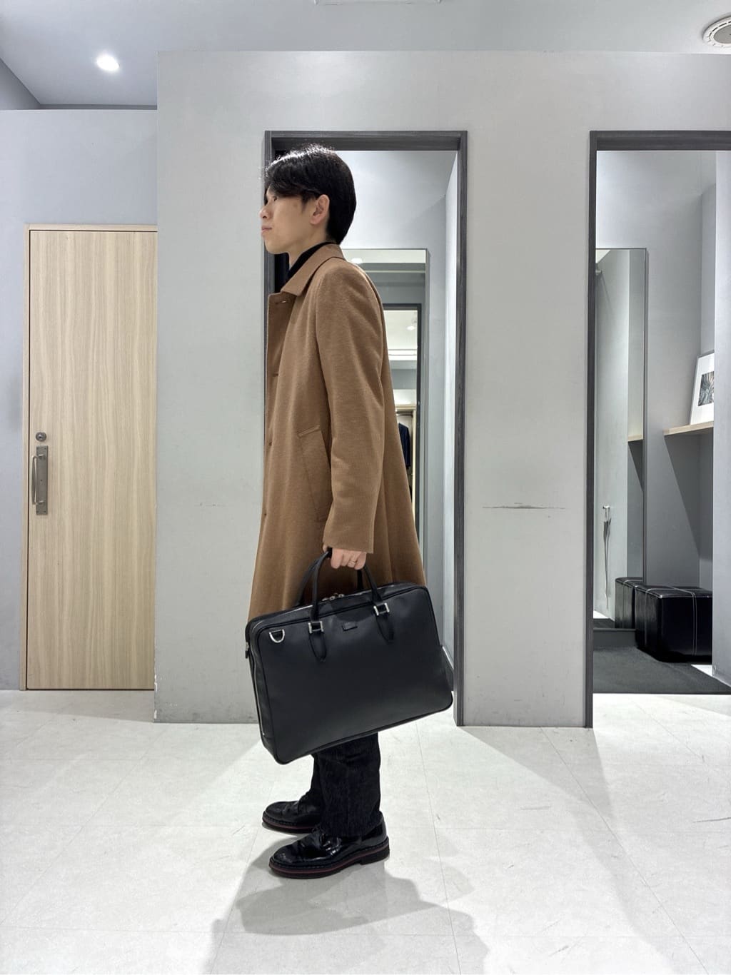 わいずみさんの「TAKEO KIKUCHI｜カシミヤブレンド ビーバー調ステンカラーコート」を使ったコーディネート