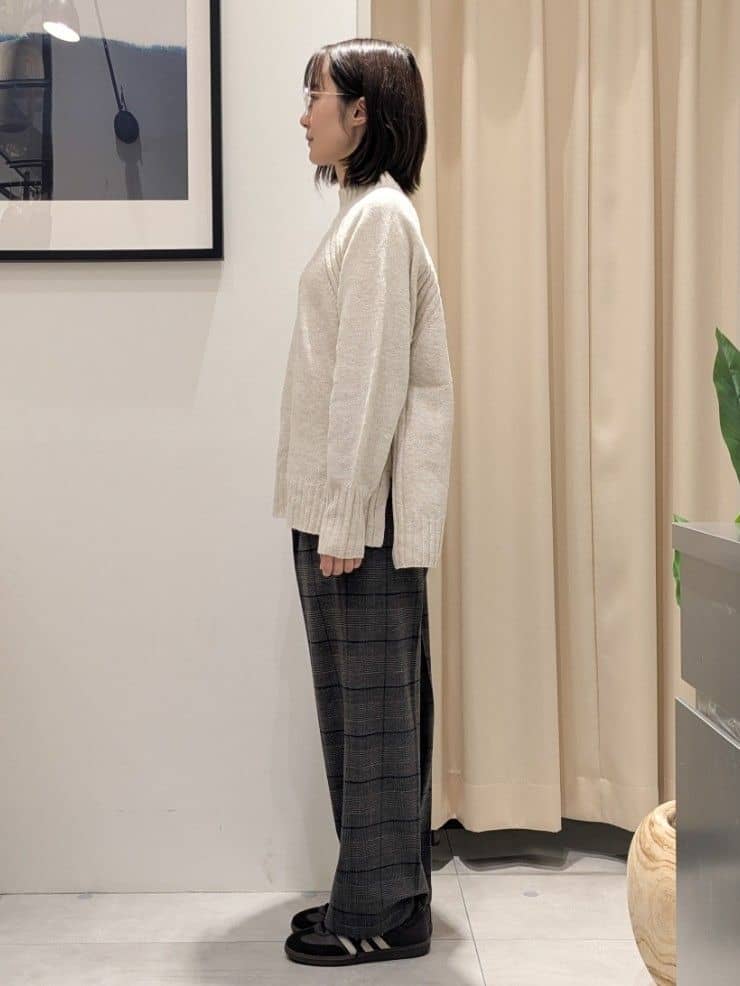なめさんの「THE SHOP TK｜ふんわり柔らかきれい色 ウール混ハイネックニット」を使ったコーディネート