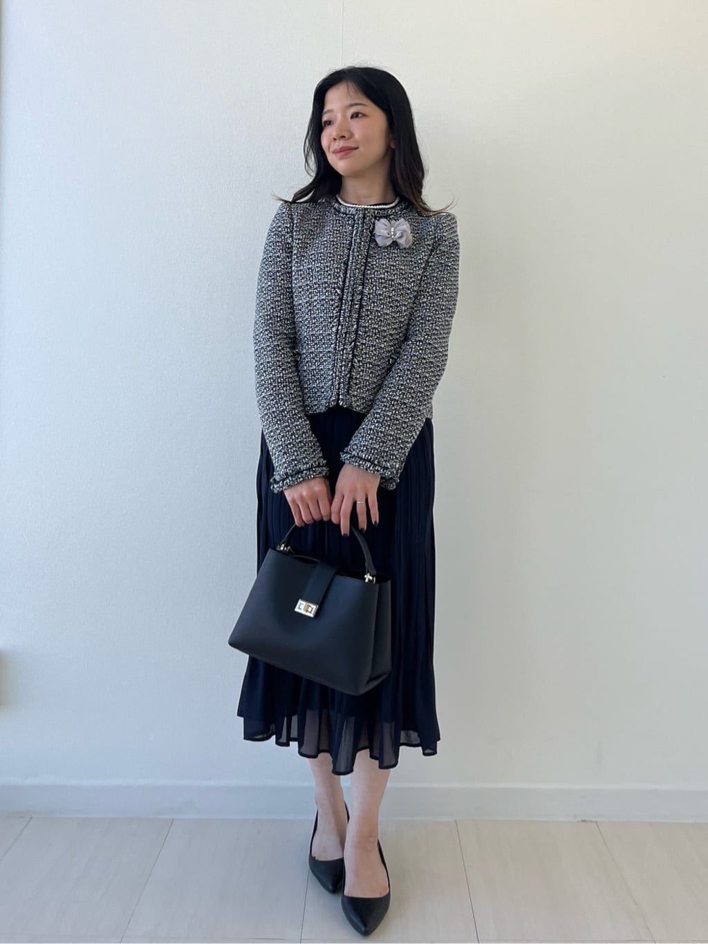 Mori Moriさんの「index｜バンドカラーフリルブラウス【洗濯機OK／イージーアイロン】」を使ったコーディネート