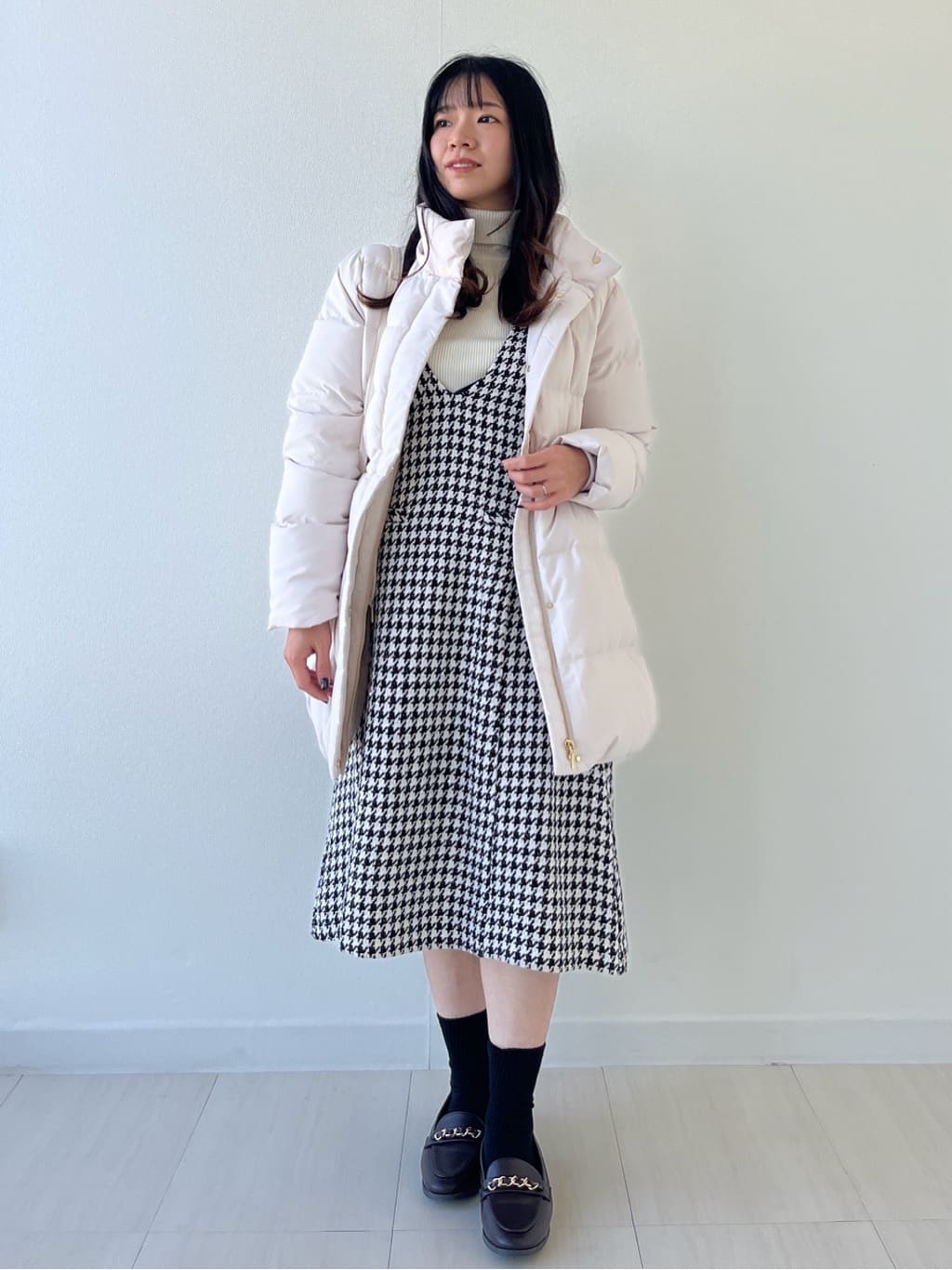 Mori Moriさんの「index｜KAWADAダウンドロストミドルコート【撥水／洗濯機OK／2WAY／静電気防止裏地】《XS～3L》」を使ったコーディネート