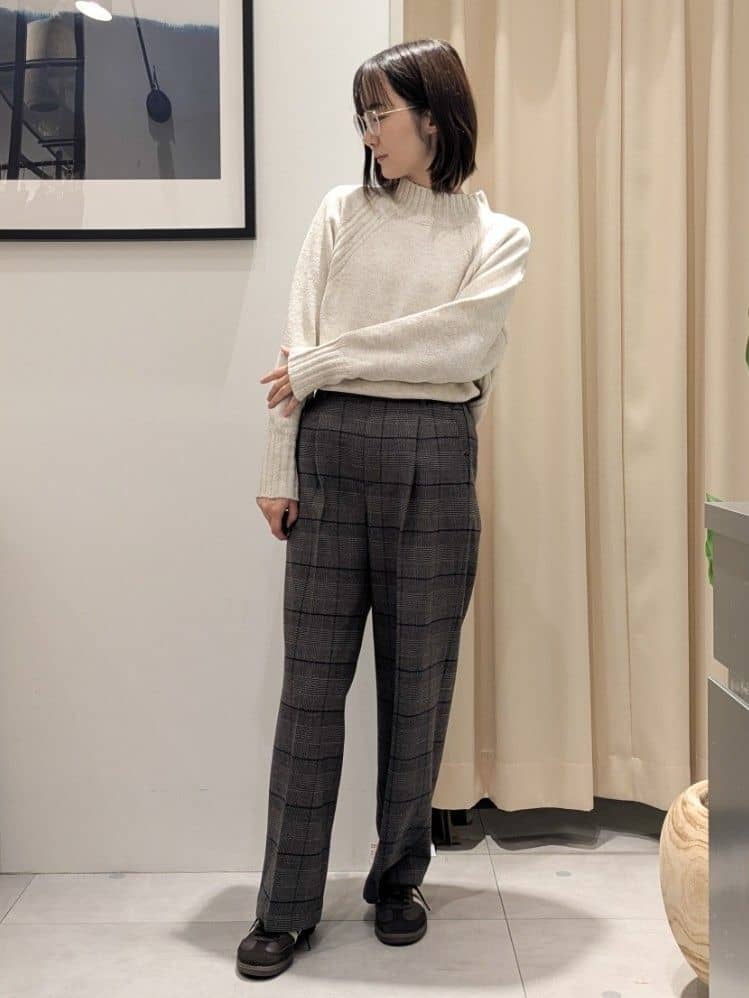 なめさんの「THE SHOP TK｜ふんわり柔らかきれい色 ウール混ハイネックニット」を使ったコーディネート