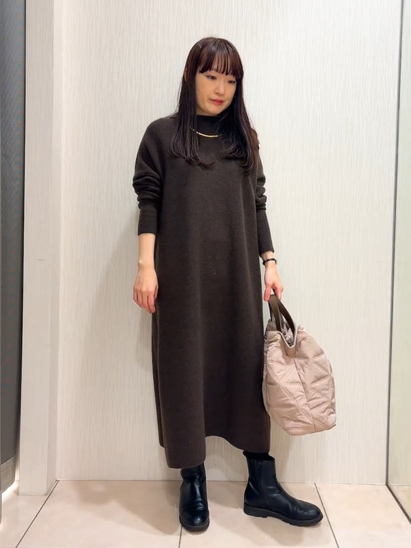SAHOさんの「UNTITLED｜【ロング丈/ゆったりシルエット】テントライン ニットワンピース」を使ったコーディネート