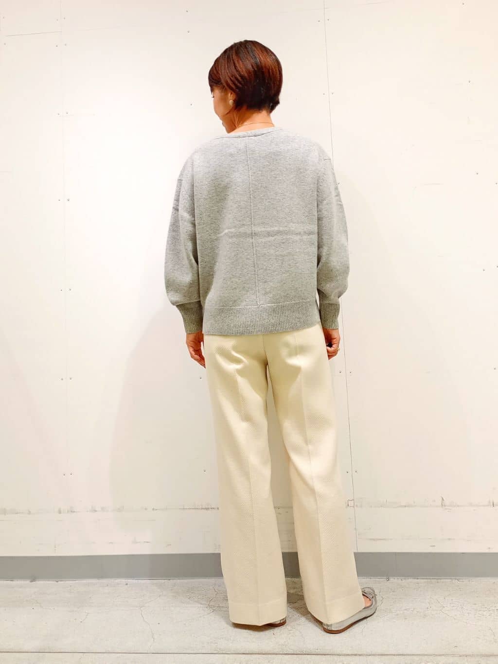 Kさんの「INDIVI｜【洗える／カシミヤ混】ミドルゲージVネックニット」を使ったコーディネート