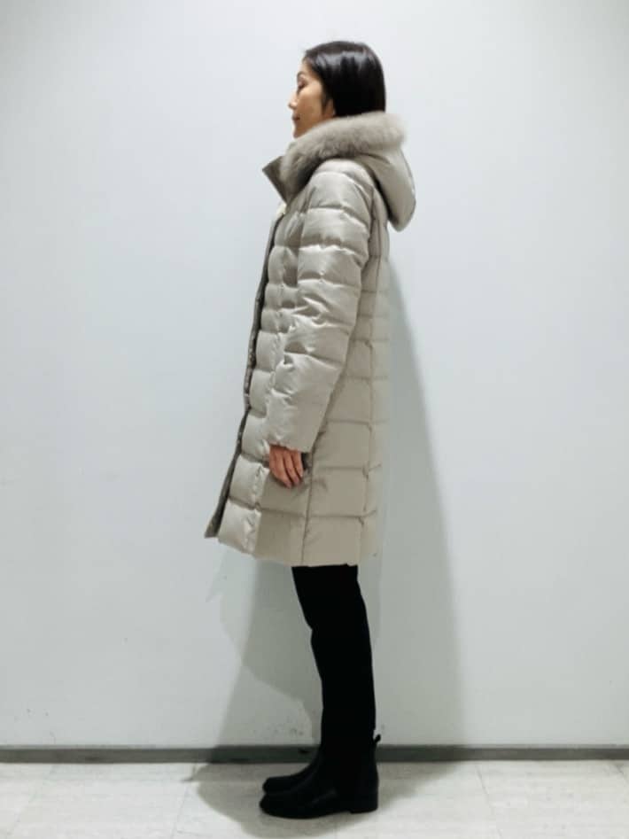 fujiさんの「INDIVI｜【名品／撥水／抗菌防臭】ロング丈リサイクルダウンコート」を使ったコーディネート