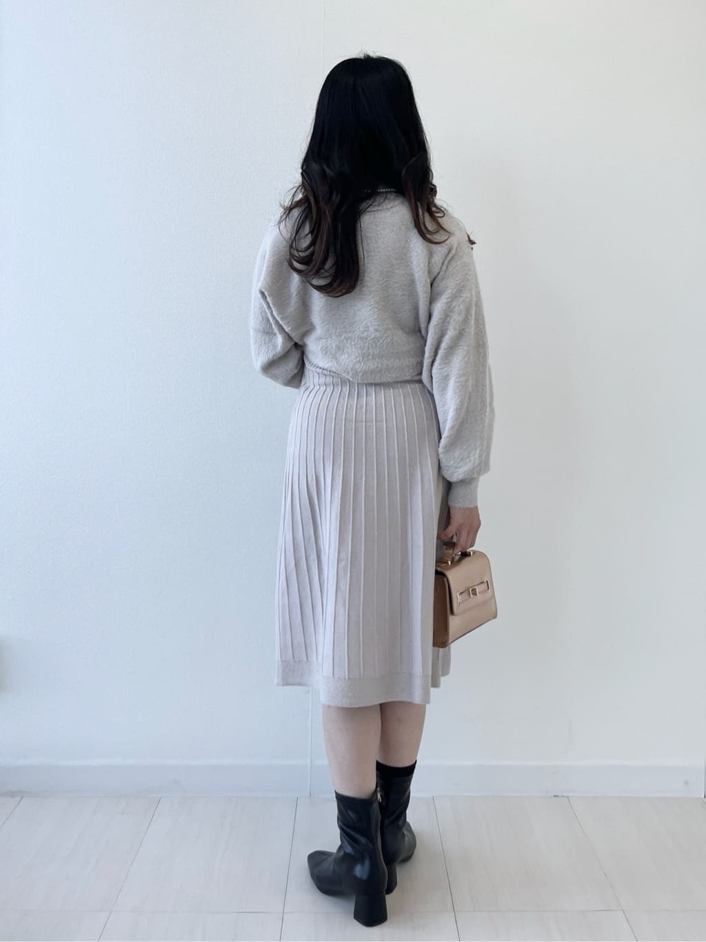 Mori Moriさんの「index｜ラメフェザープルオーバーセット ニットワンピース【洗濯機OK】《XS～LL》」を使ったコーディネート