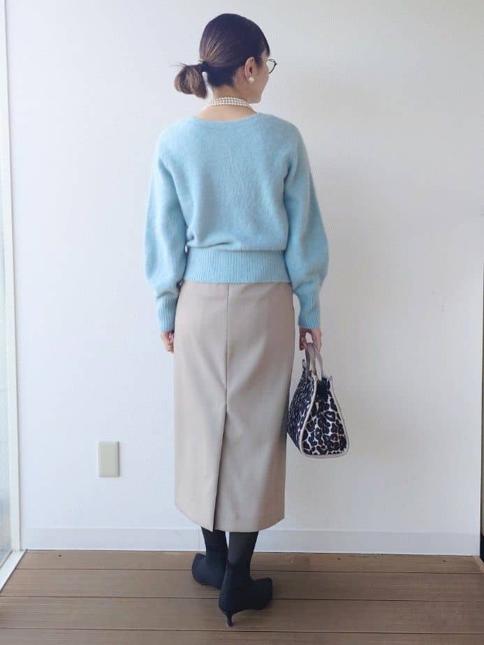 MUTSUKOさんの「UNTITLED｜【ふわふわニット/前後2WAY】フォックスカシミヤカーディガン」を使ったコーディネート