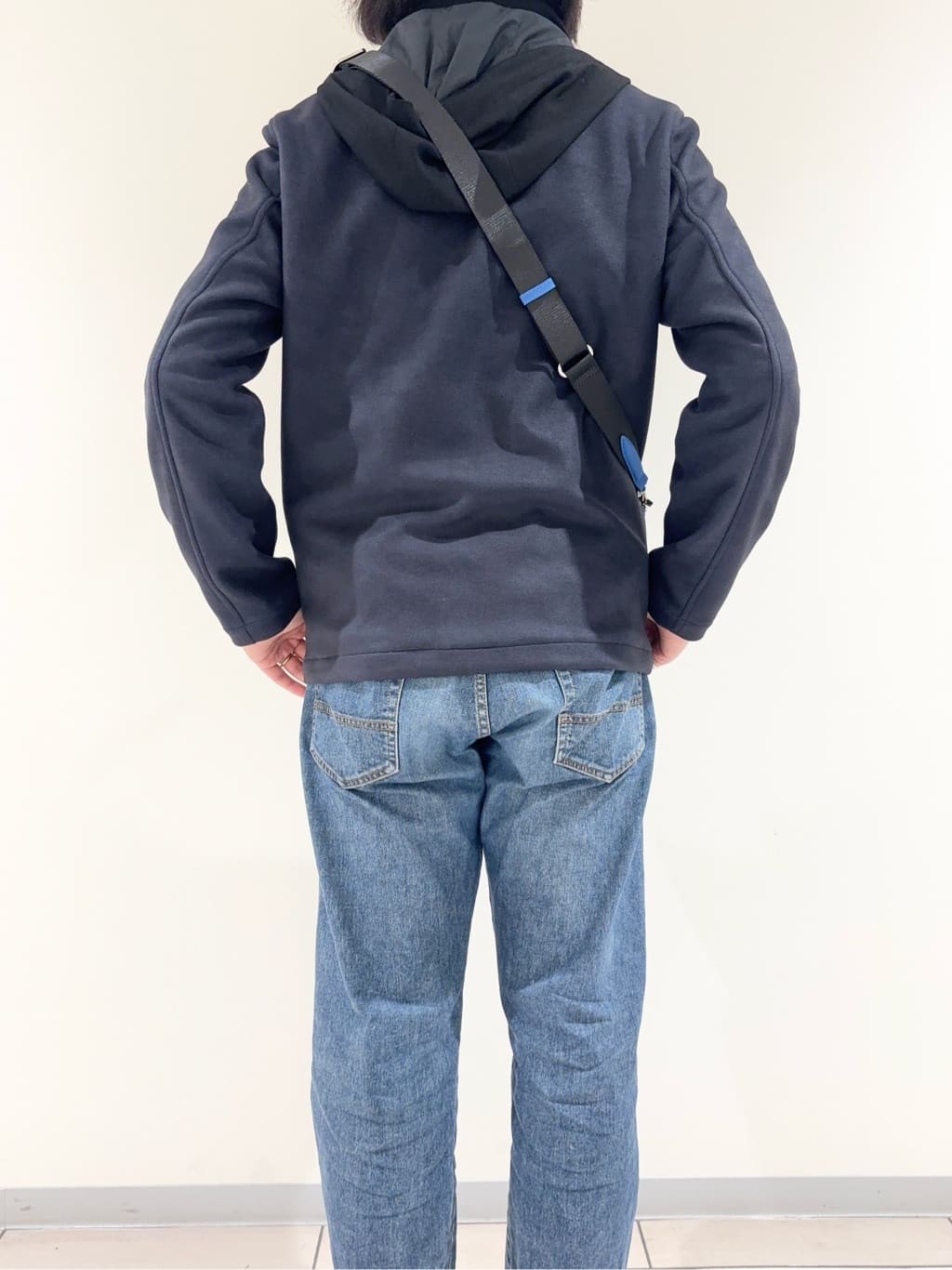 及川さんの「TAKEO KIKUCHI｜【JUST ONE LAYER】ダウンファブリック ジップアップ フード ブルゾン」を使ったコーディネート