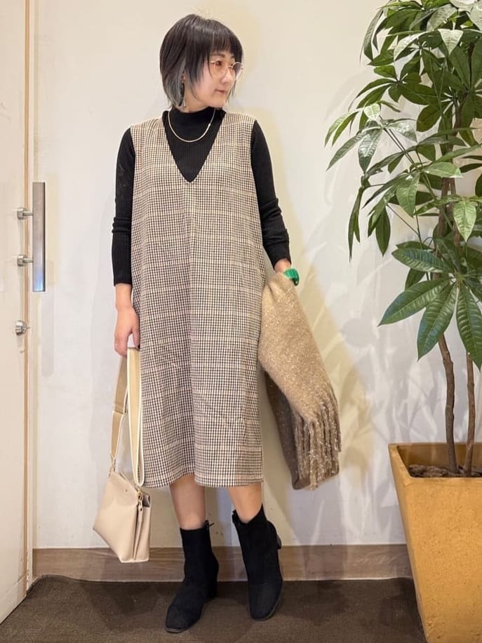 misakiさんの「SHOO･LA･RUE｜【2点セット/洗濯機可】時短でコーデが決まる ジャンドレ+リブインナー」を使ったコーディネート