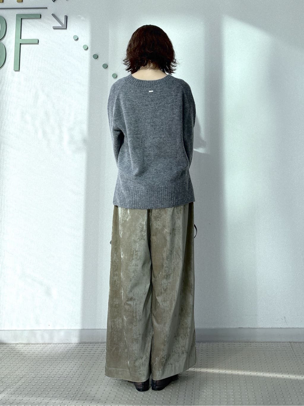 saitoさんの「DRESSTERIOR｜アルパカブレンドVネックニット」を使ったコーディネート