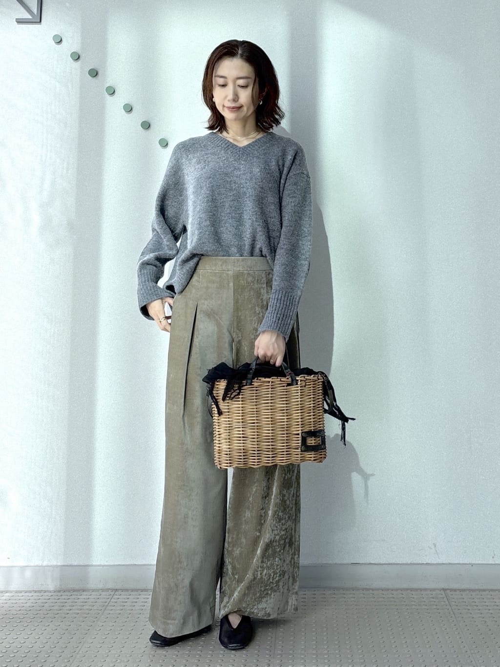 saitoさんの「DRESSTERIOR｜アルパカブレンドVネックニット」を使ったコーディネート