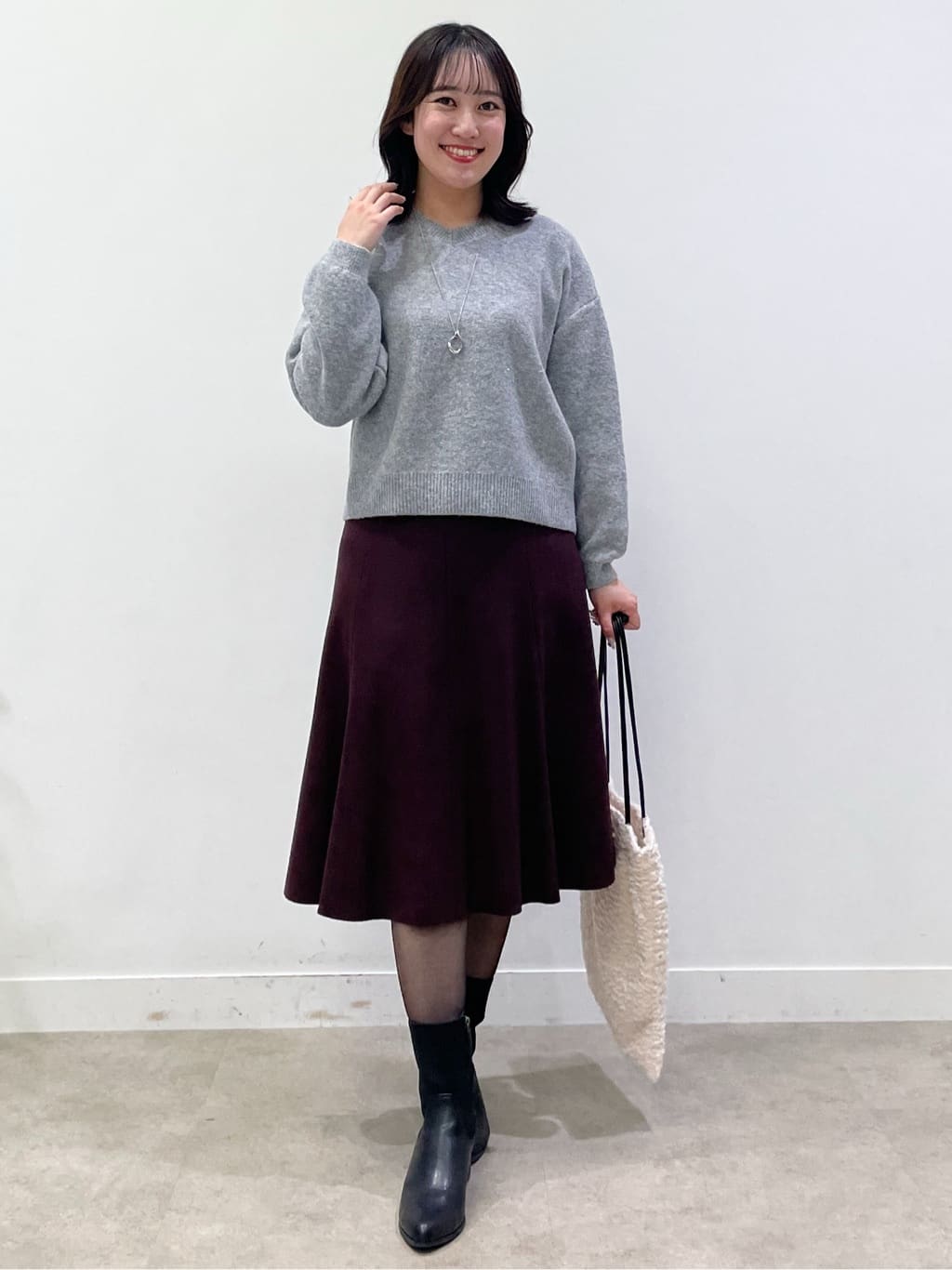 yukariさんの「Reflect｜【選べる5色／ゆったりシルエット】Vネックスパンコールニット」を使ったコーディネート