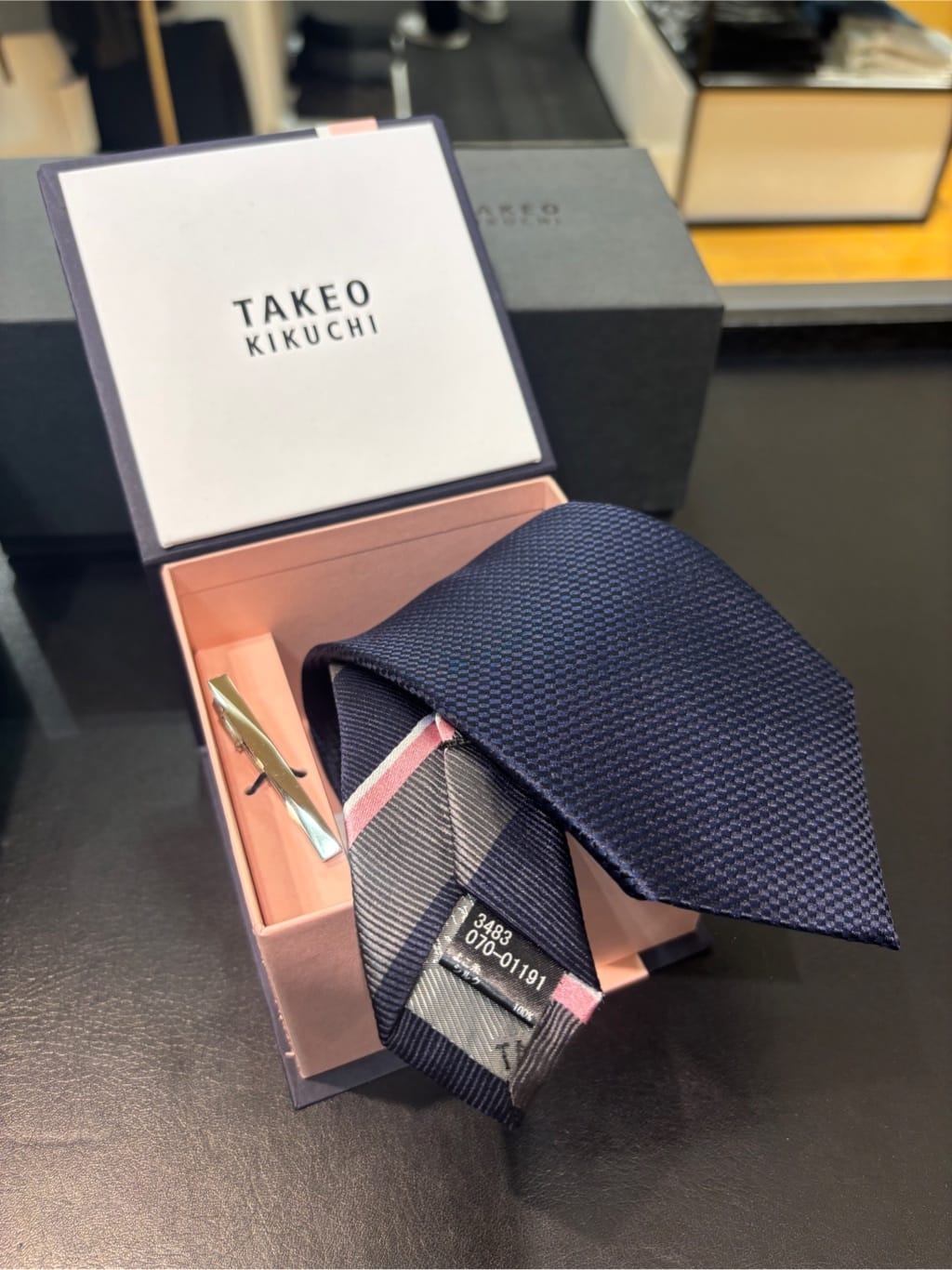 ヒナさんの「TAKEO KIKUCHI｜【BOXセット】ベーシック メランジ ネクタイ＆タイバー」を使ったコーディネート