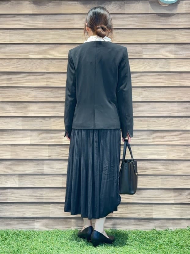himiさんの「SHOO･LA･RUE｜【洗濯機可/セットアップ可/S-3L】きちんと楽に。カットジョーゼットノーカラージャケット」を使ったコーディネート