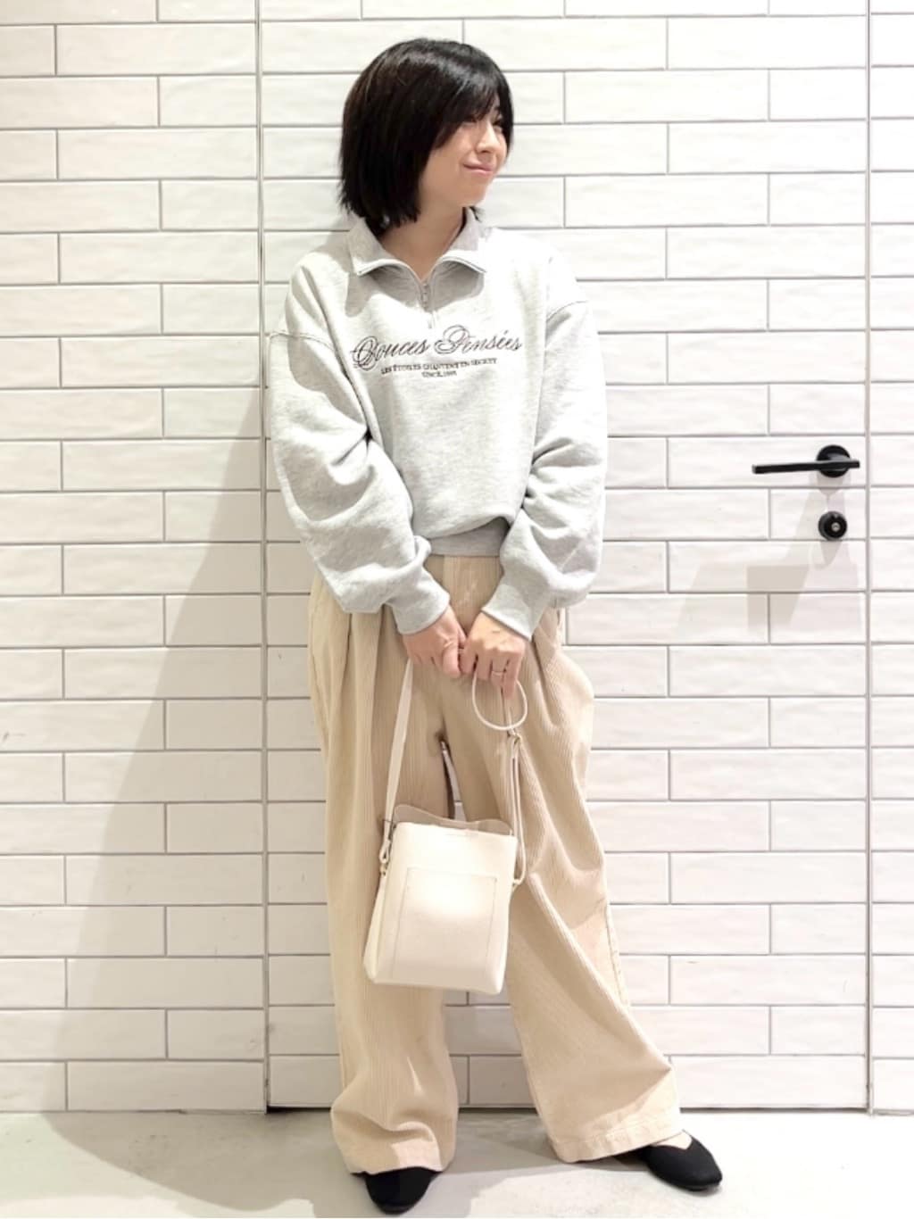 しおりさんの「OPAQUE.CLIP｜ハーフZIPロゴ刺繍裏毛【洗濯機OK】」を使ったコーディネート