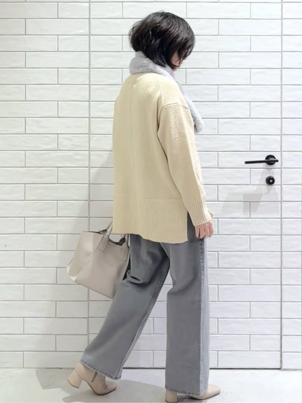 しおりさんの「OPAQUE.CLIP｜ヴィンテージカラーワイドストレートパンツ【洗濯機OK】」を使ったコーディネート