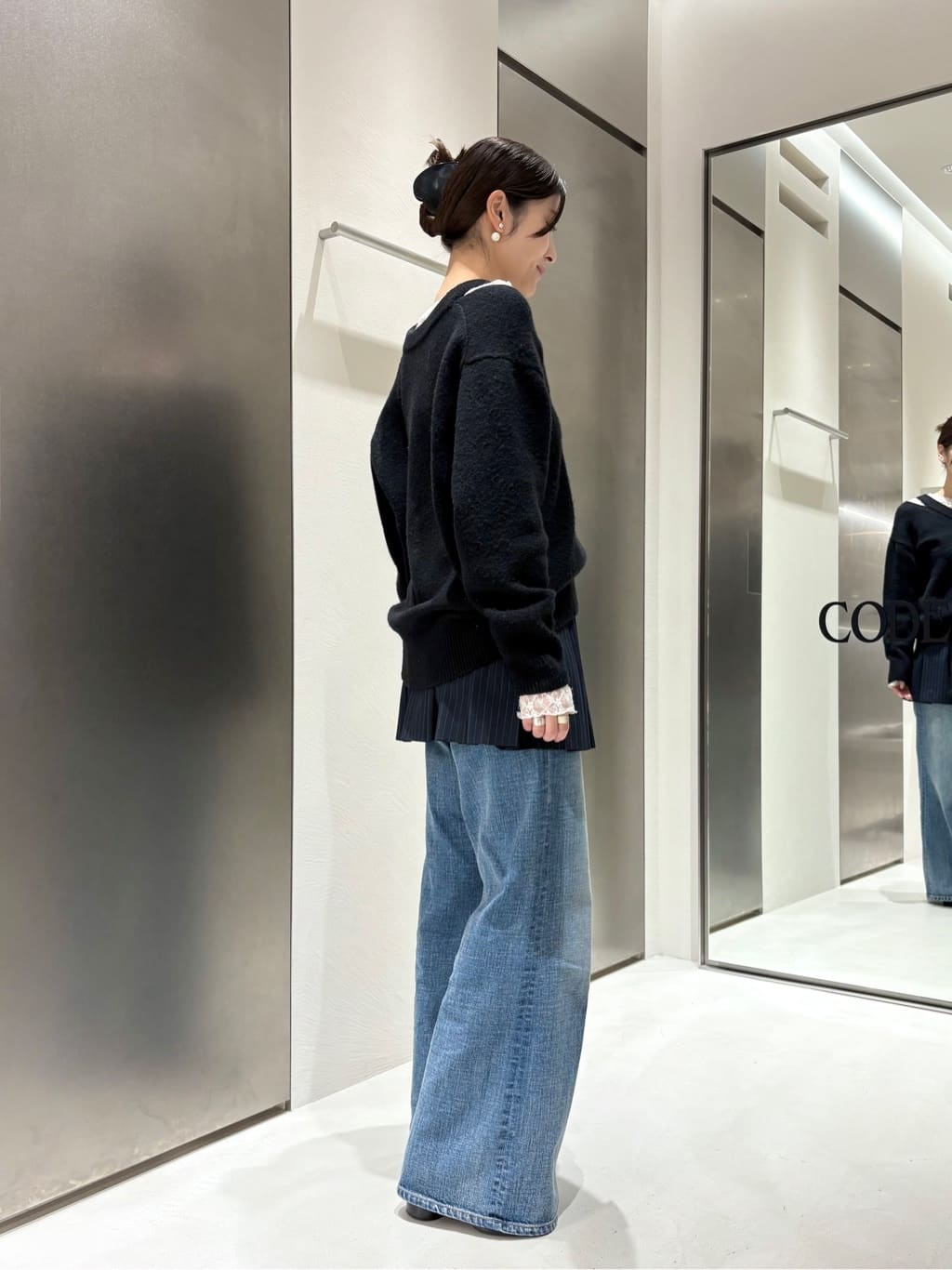 iwamiさんの「CODE A｜M cloudy over V pullover」を使ったコーディネート