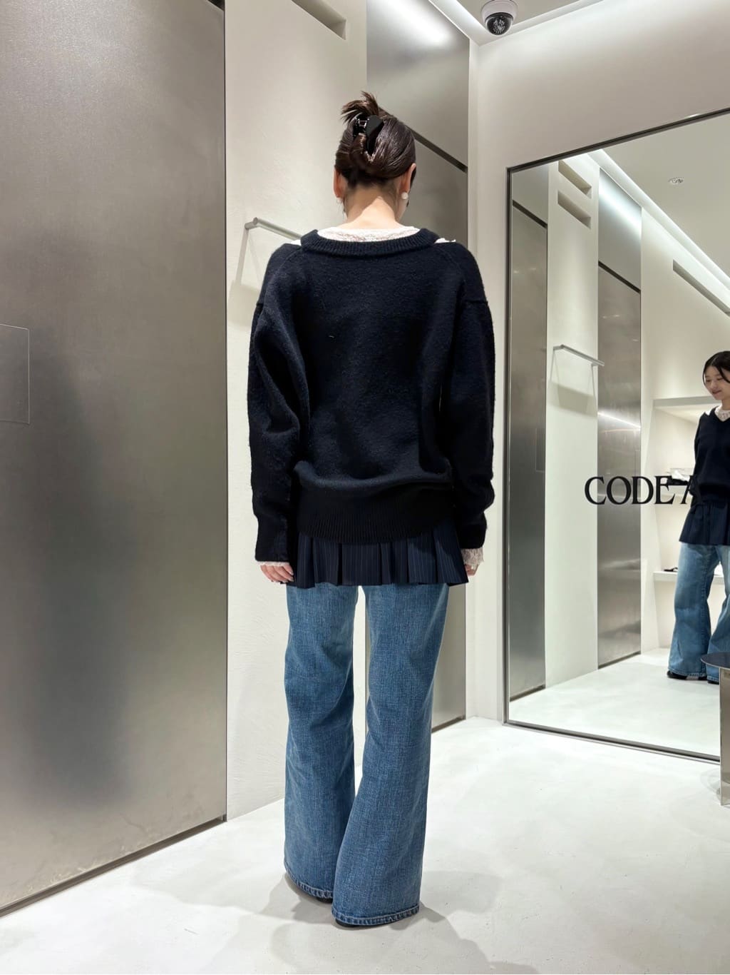 iwamiさんの「CODE A｜M cloudy over V pullover」を使ったコーディネート